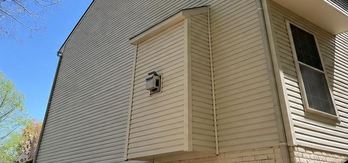 Clean siding on the corner of a home